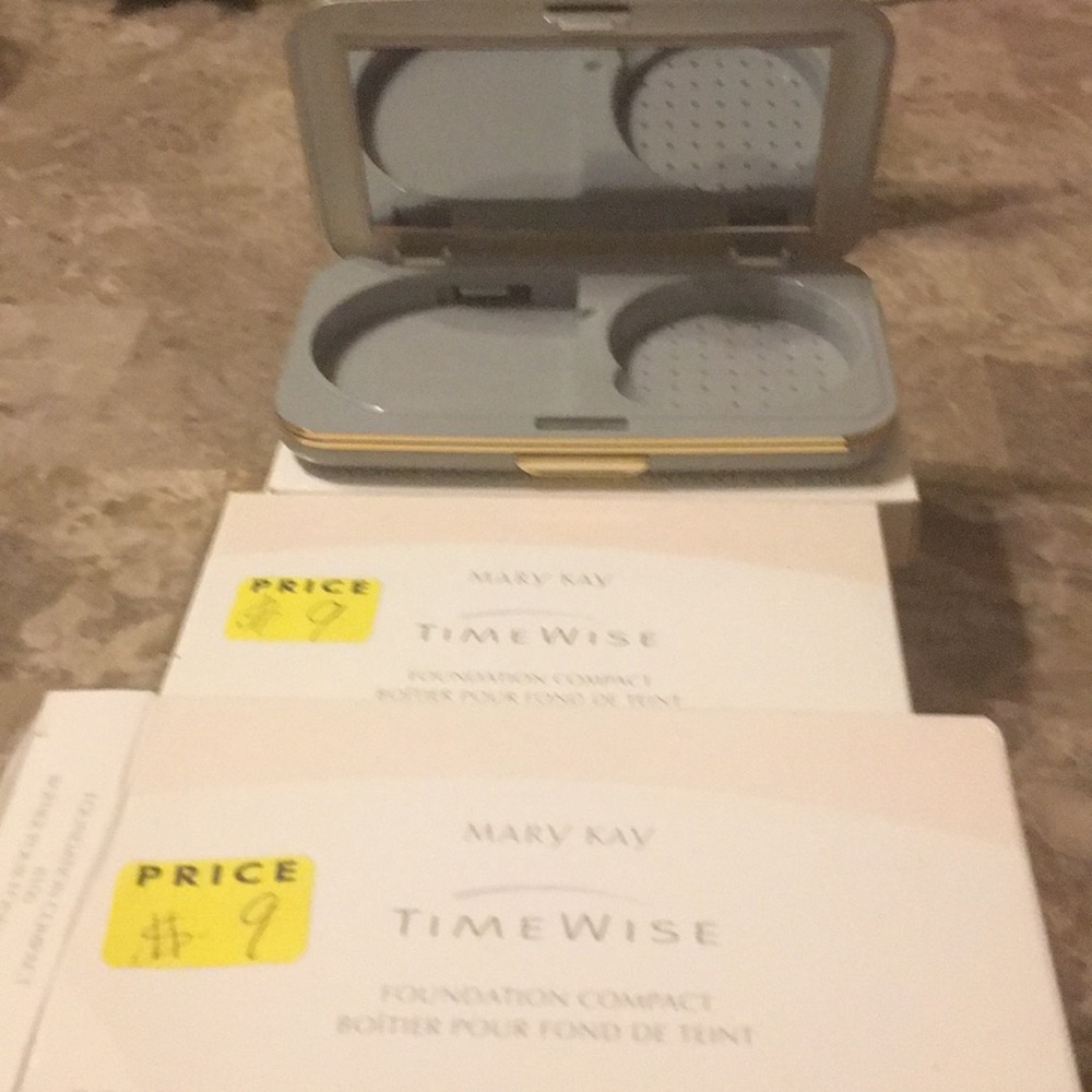 Mary Kay Timewise compact